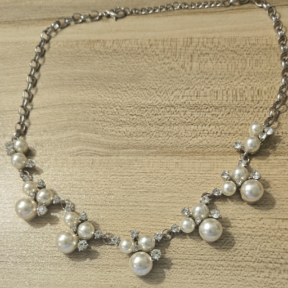 Vintage Faux Pearl and Silver Tone Necklace- Prom, Wedding, Formal 💫 - Picture 1 of 5